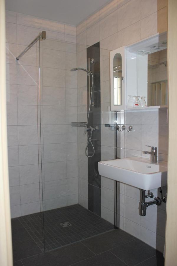 Oberwoelz Stadt Gasthof Zum Mohrn מראה חיצוני תמונה