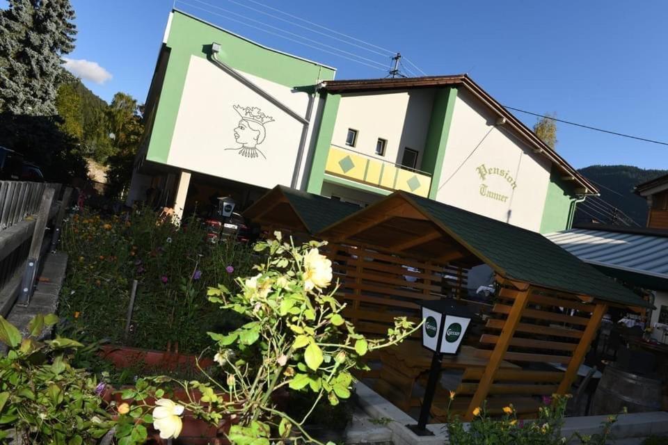 Oberwoelz Stadt Gasthof Zum Mohrn מראה חיצוני תמונה