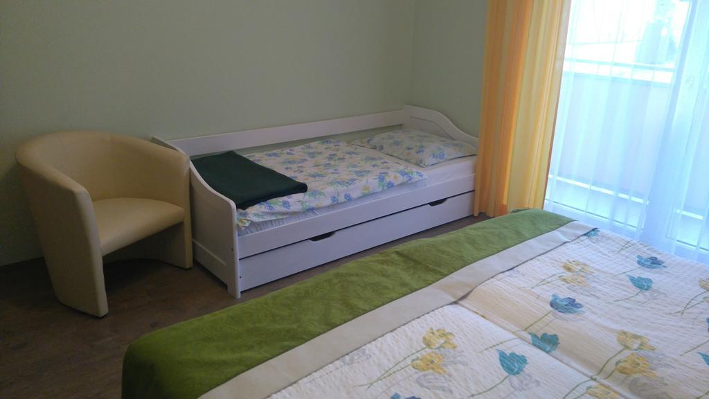 Oberwoelz Stadt Gasthof Zum Mohrn מראה חיצוני תמונה